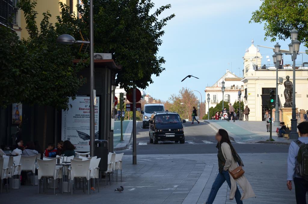 Apartamento San Jacinto Sevilla Bagian luar foto