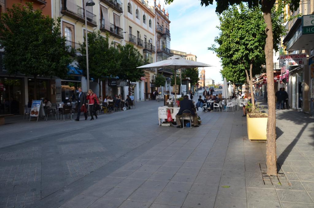 Apartamento San Jacinto Sevilla Bagian luar foto