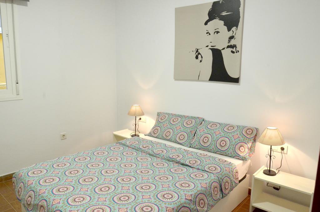 Apartamento San Jacinto Sevilla Bagian luar foto