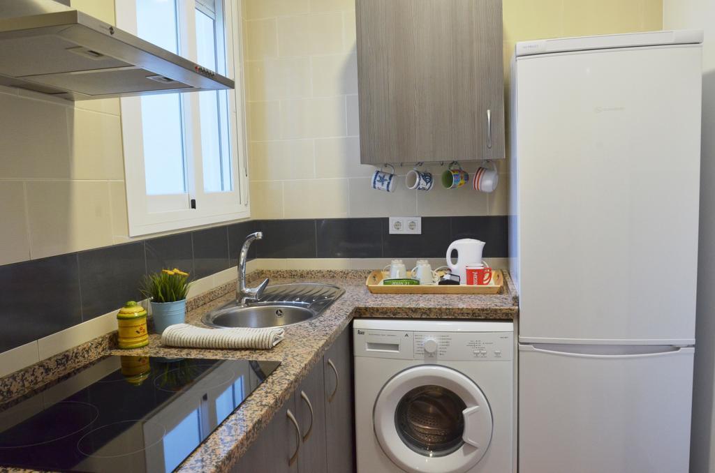 Apartamento San Jacinto Sevilla Bagian luar foto