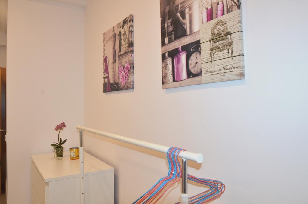 Apartamento San Jacinto Sevilla Bagian luar foto