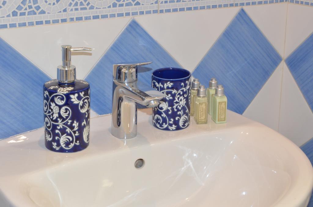Apartamento San Jacinto Sevilla Bagian luar foto